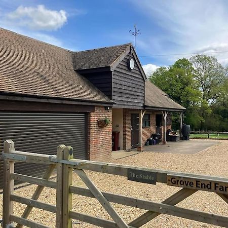 The Stable, Grove End Farm Apartment Петуърт Екстериор снимка