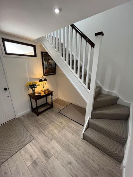 The Stable, Grove End Farm Apartment Петуърт Екстериор снимка