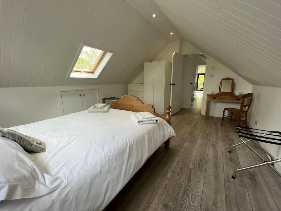 The Stable, Grove End Farm Apartment Петуърт Екстериор снимка