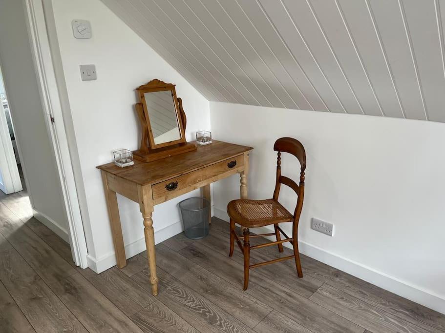 The Stable, Grove End Farm Apartment Петуърт Екстериор снимка