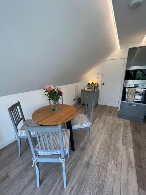 The Stable, Grove End Farm Apartment Петуърт Екстериор снимка